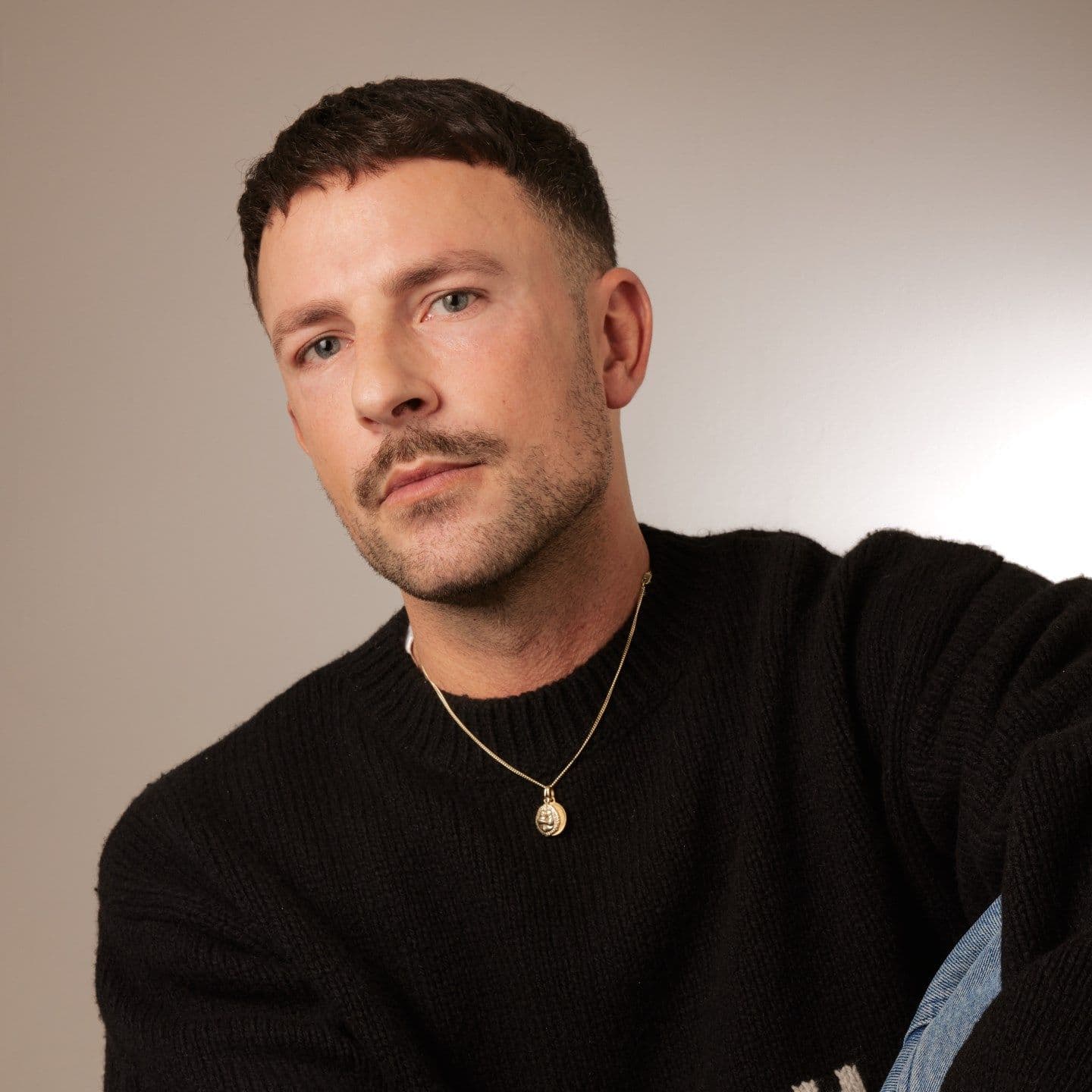 Shlømo Posts New Statement, Denies Claims and Announces Legal Action